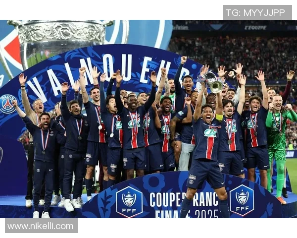 全球顶级球星足球之巅峰对决 领略足球场上的荣耀与激情 全球顶级球星足球之巅峰对决 领略足球场上的荣耀与激情