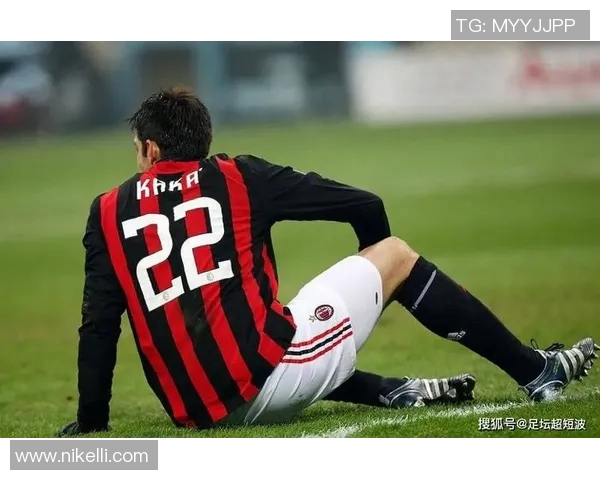 足球球星倾情呵护妻子爱意满满他们的甜蜜生活与不为人知的浪漫瞬间