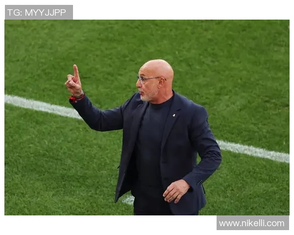 德国足球点球明星穿搭大比拼:球场外的时尚态度与个人风格解析 德国足球点球明星穿搭大比拼:球场外的时尚态度与个人风格解析