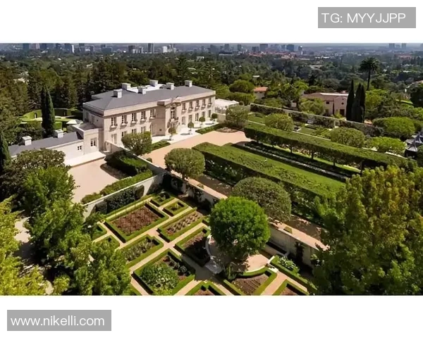 足球传奇球星家产揭秘：豪宅、私人飞机与奢华生活背后的财富故事